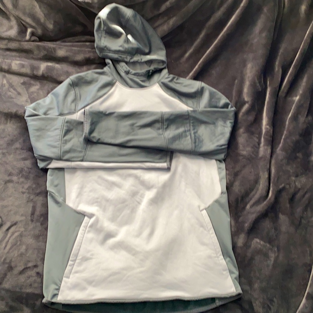 Men’s under armor hoodie – size medium